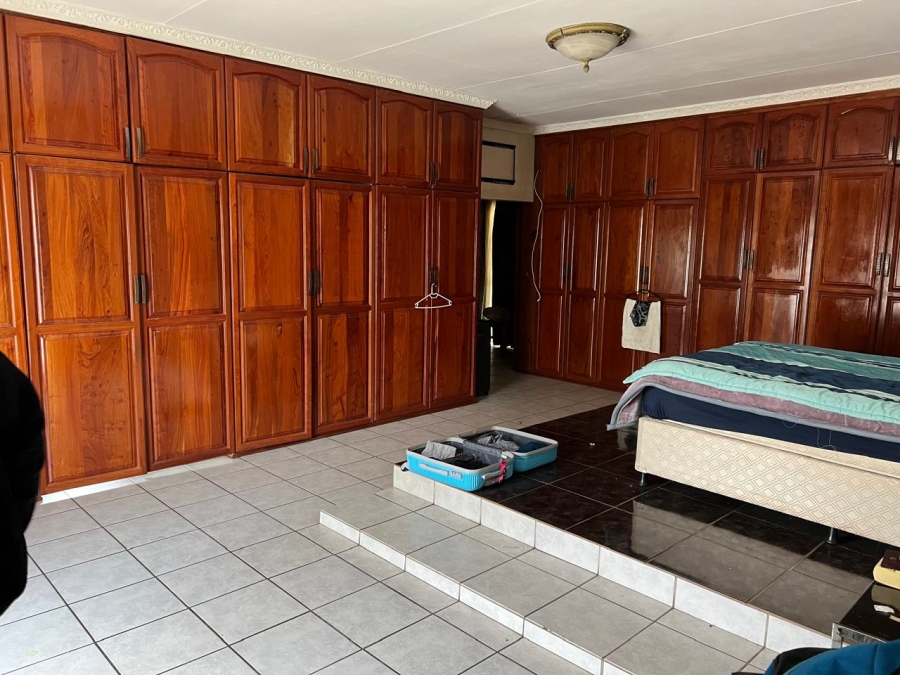6 Bedroom Property for Sale in Cashan North West
